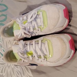 Women's Nike Air max multicolor sneaker. Lightly worn. Size 6